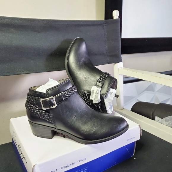 LIFE STRIDE Womens Adriana Ankle Bootie Size 6 - Picture 8 of 10